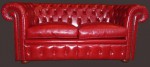 Canapé 2 places Chesterfield + 1 fauteuil assise coussins plumes en cuir de buffle coloris rouge