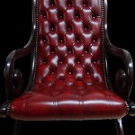 Soldes petit fauteuil Anglais Victoria en cuir de vachette coloris bordeaux patiné