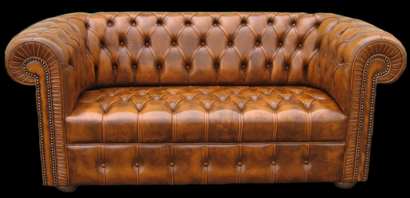 Canapé 2 places Chesterfield assise capitonnée en cuir de vachette coloris miel patiné