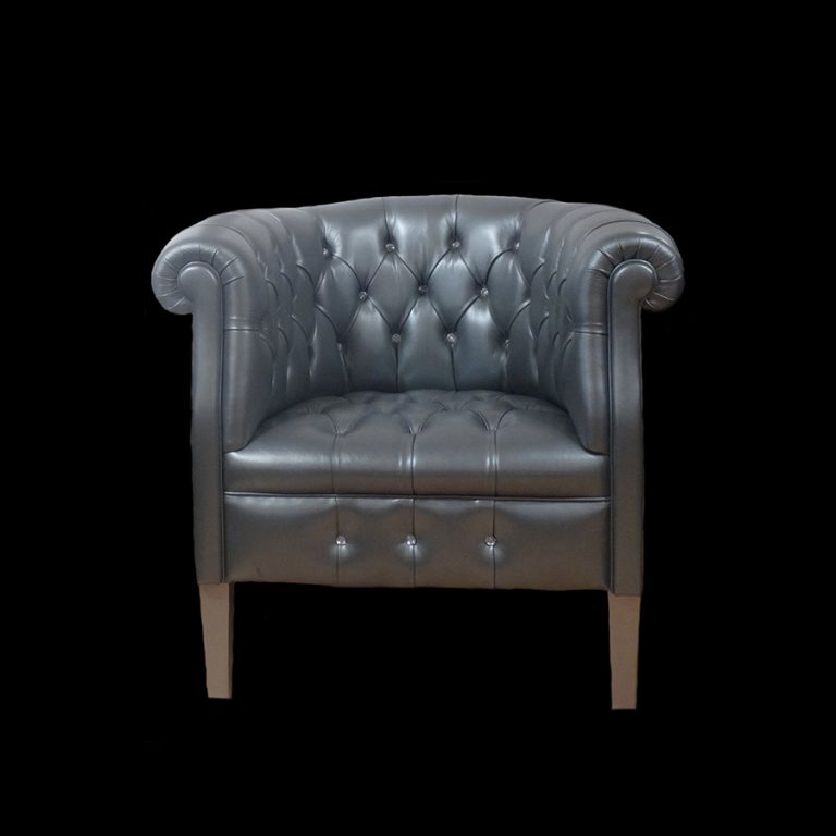 Petit fauteuil Chesterfield en cuir de vachette coloris argent boutons Swaroski